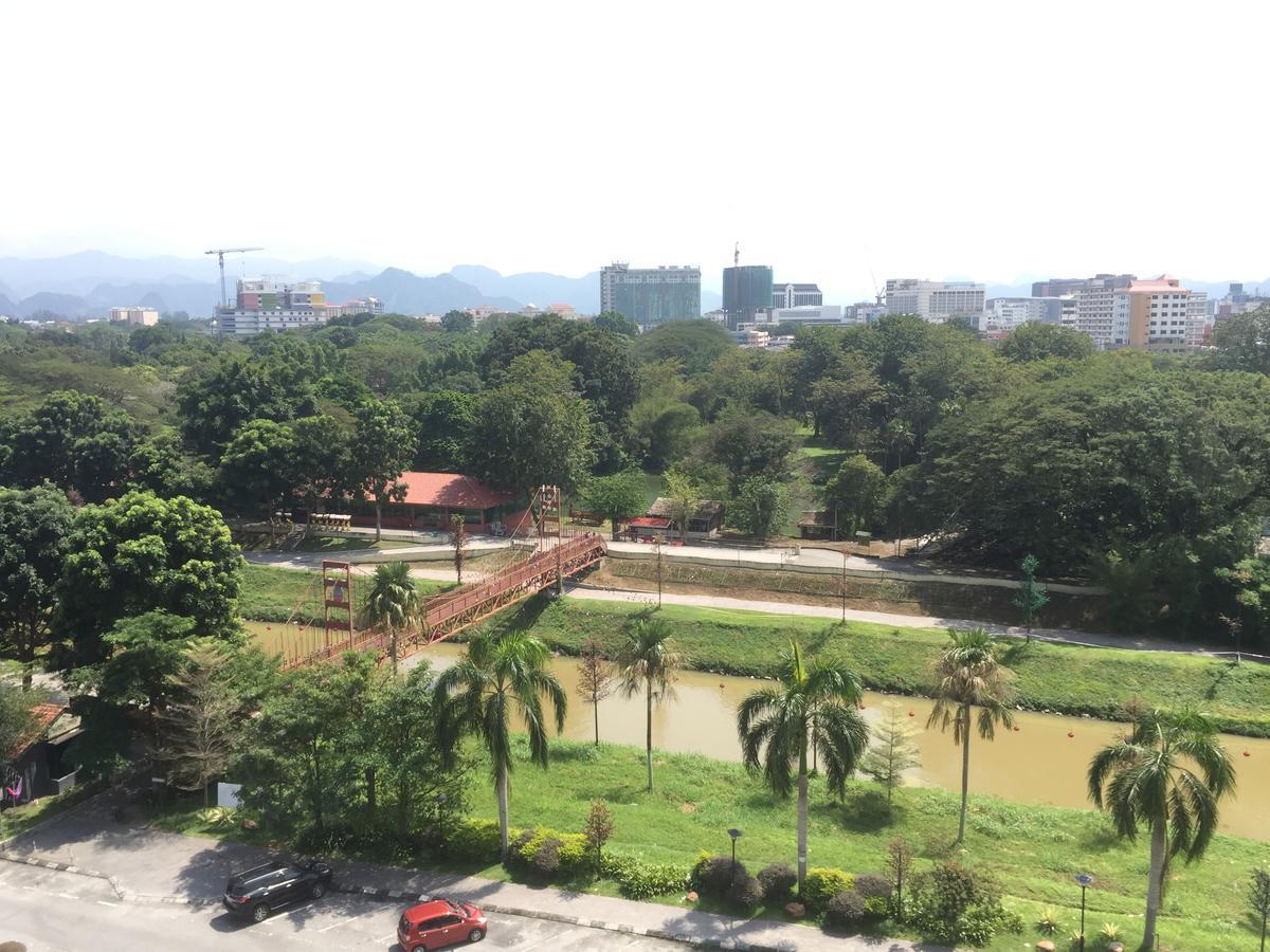Kinta Riverfront Hotel & Suites Ипох Екстериор снимка
