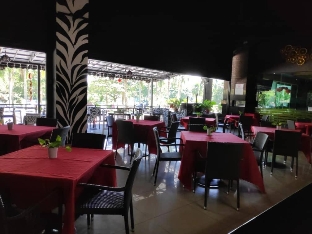 Kinta Riverfront Hotel & Suites Ипох Екстериор снимка
