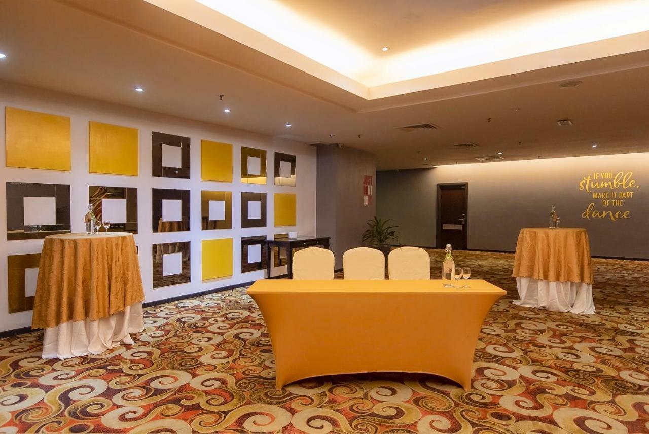 Kinta Riverfront Hotel & Suites Ипох Екстериор снимка